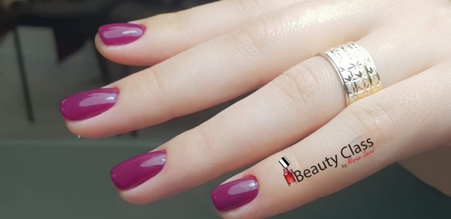 בניית ציפורנים ביוטי קלאס