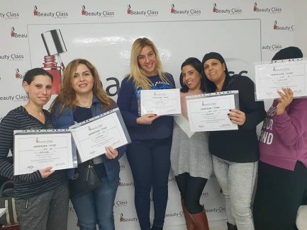 סיום קורס ציפוי לק ג'ל