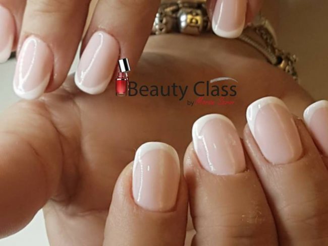 בניית ציפורנים ביוטי קלאס