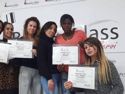 קורס בניית ציפורניים